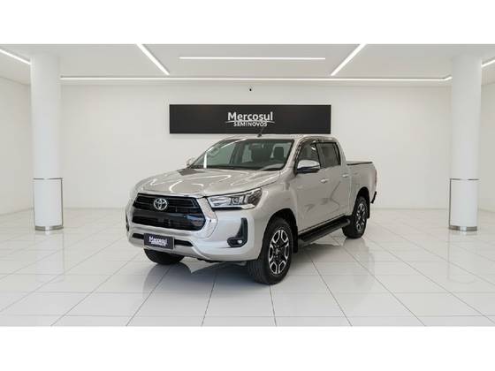 TOYOTA HILUX 2.8 D-4D TURBO DIESEL CD SRX 4X4 AUTOMÁTICO